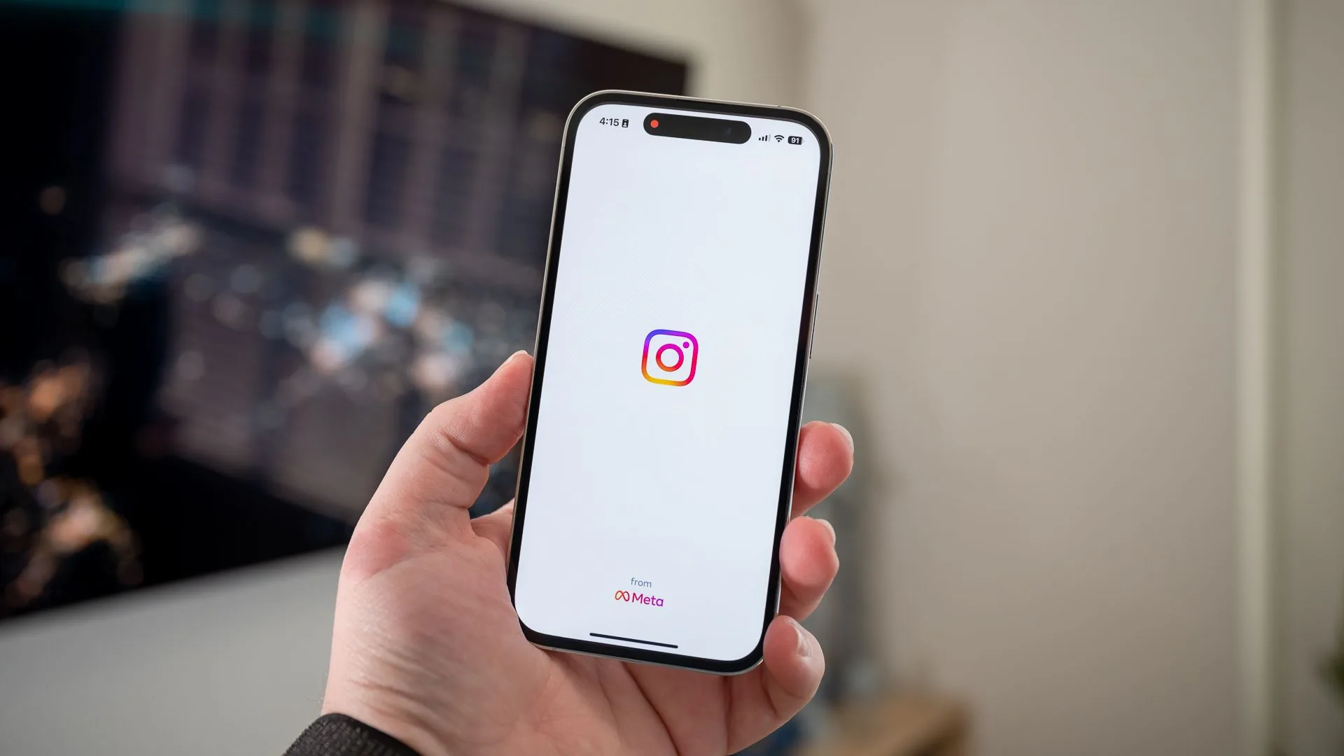 How to View Someone's Instagram Story Without It Showing?